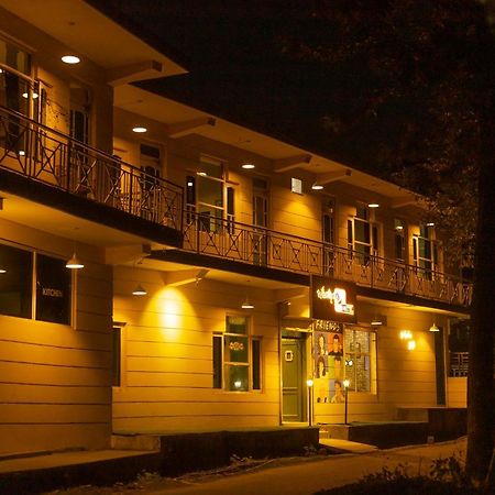 Whoopers Hostel Bir Buitenkant foto