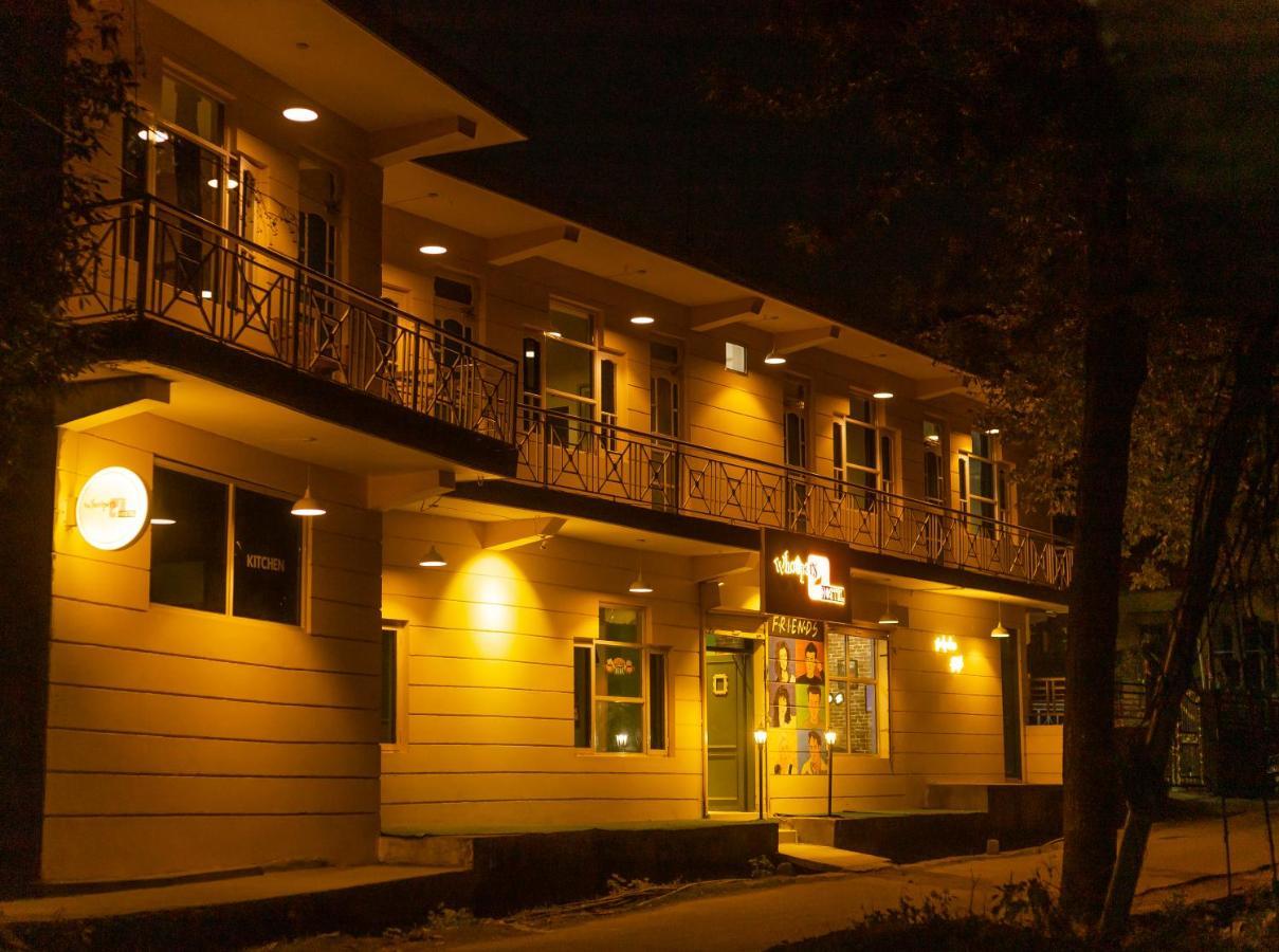 Whoopers Hostel Bir Buitenkant foto