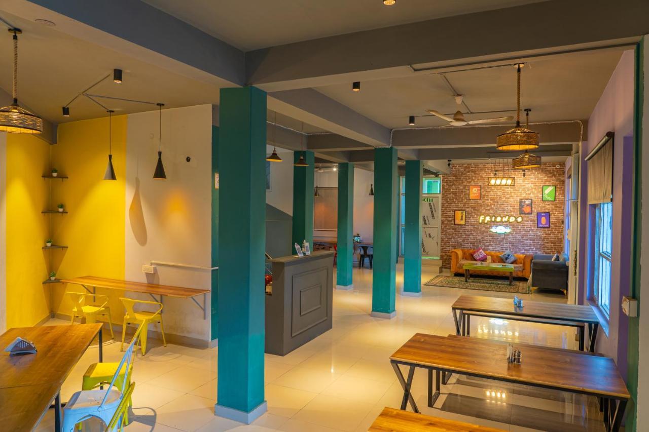 Whoopers Hostel Bir Buitenkant foto