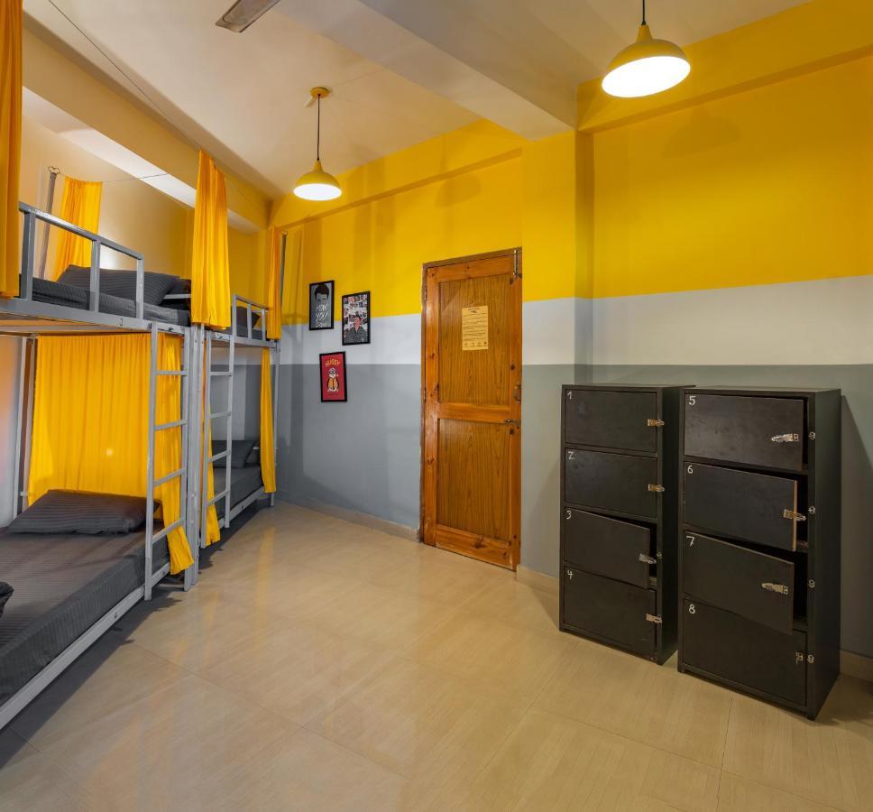 Whoopers Hostel Bir Buitenkant foto
