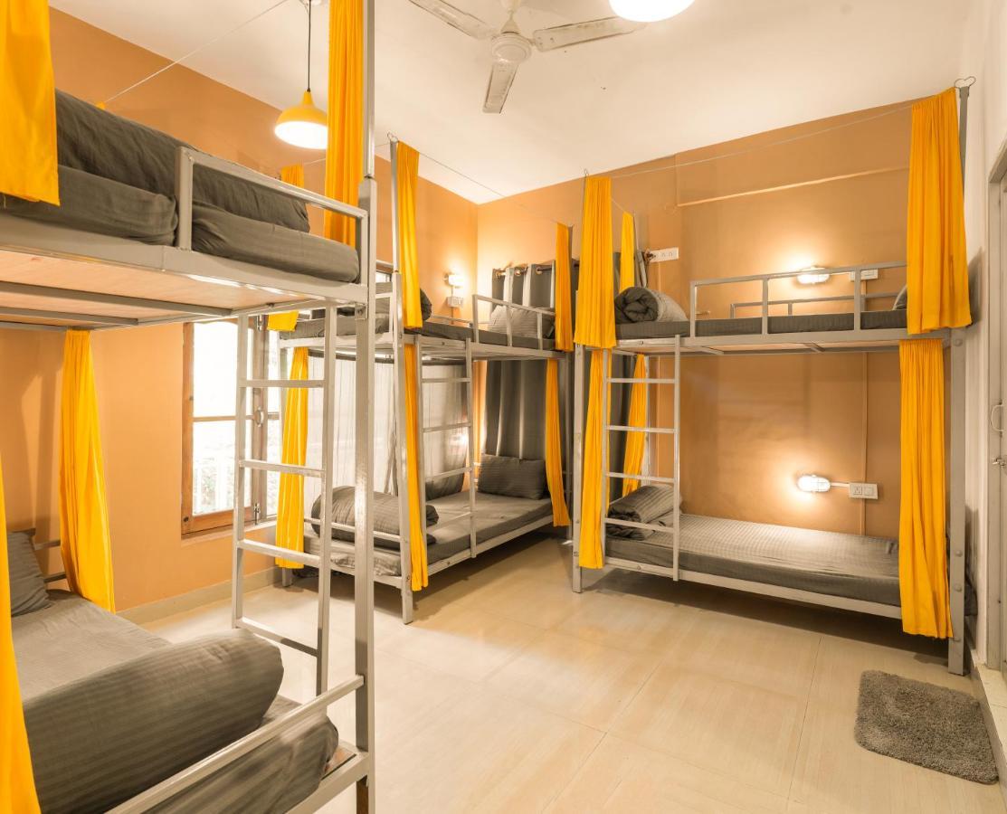 Whoopers Hostel Bir Buitenkant foto