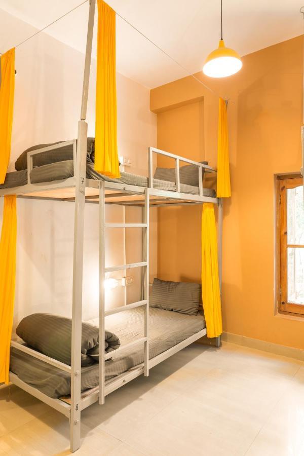 Whoopers Hostel Bir Buitenkant foto