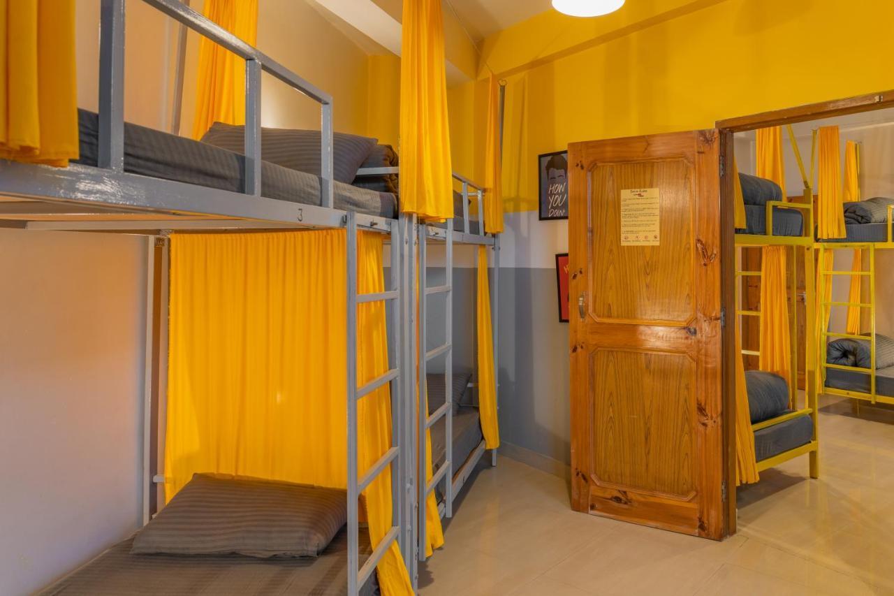 Whoopers Hostel Bir Buitenkant foto