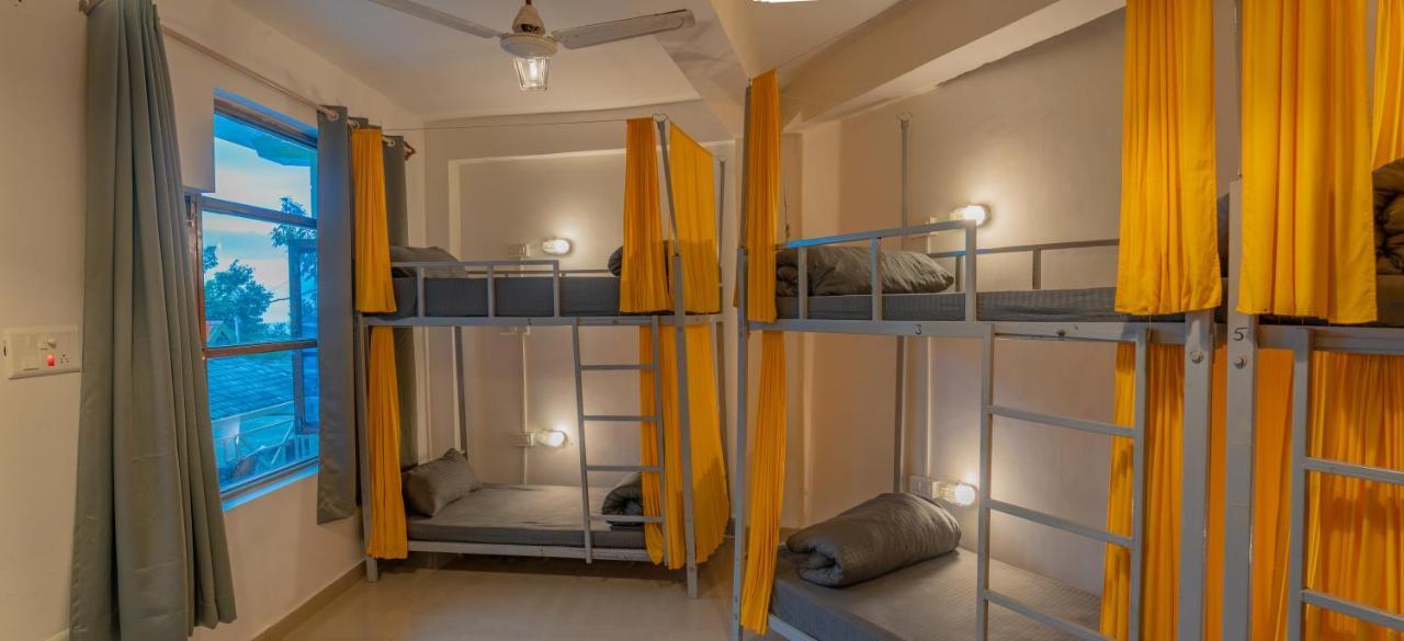 Whoopers Hostel Bir Buitenkant foto