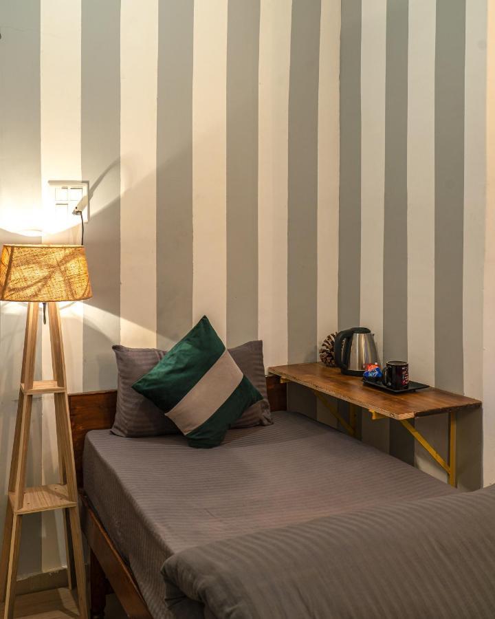 Whoopers Hostel Bir Buitenkant foto