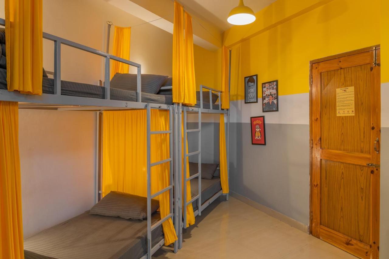 Whoopers Hostel Bir Buitenkant foto