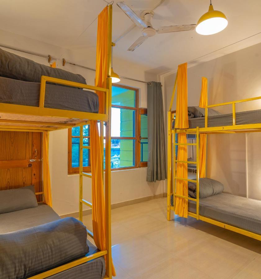 Whoopers Hostel Bir Buitenkant foto