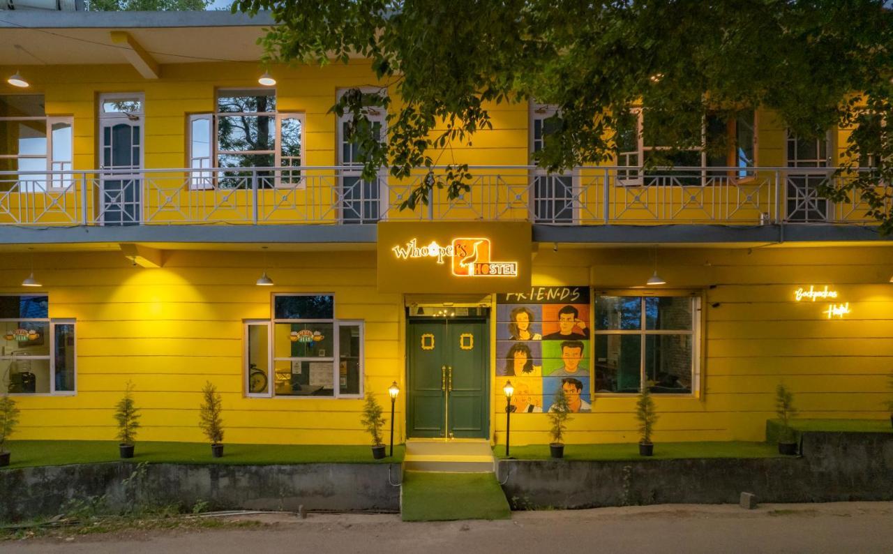 Whoopers Hostel Bir Buitenkant foto