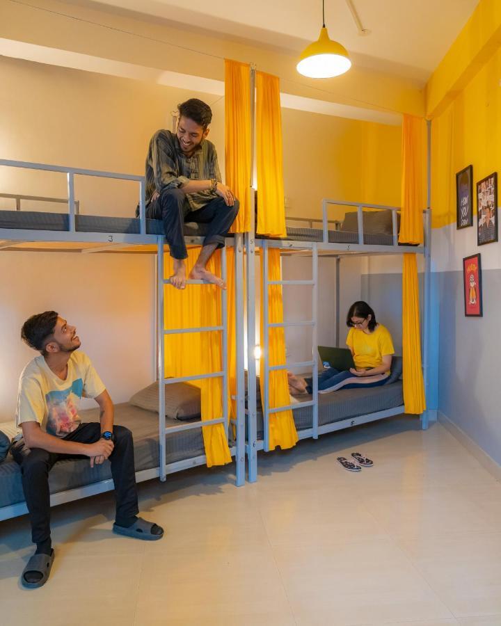 Whoopers Hostel Bir Buitenkant foto