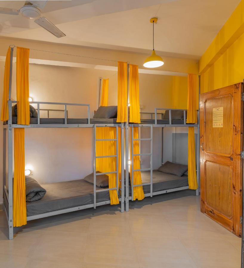 Whoopers Hostel Bir Buitenkant foto